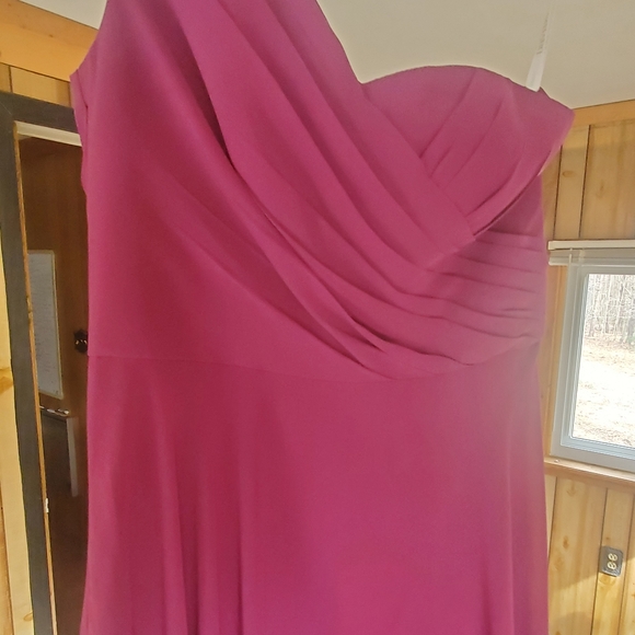 Davids Bridal Sangria Bridesmaids Dress - Picture 9 of 12